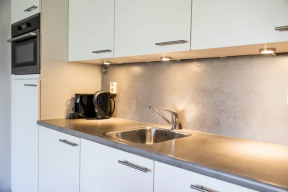 Keukenblad koffiezetter waterkoker afwasmachine Hotel appartement sauna Tjermelan Terschelling